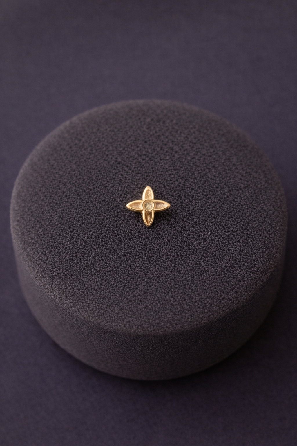 Flor LV Oro Macizo 18K