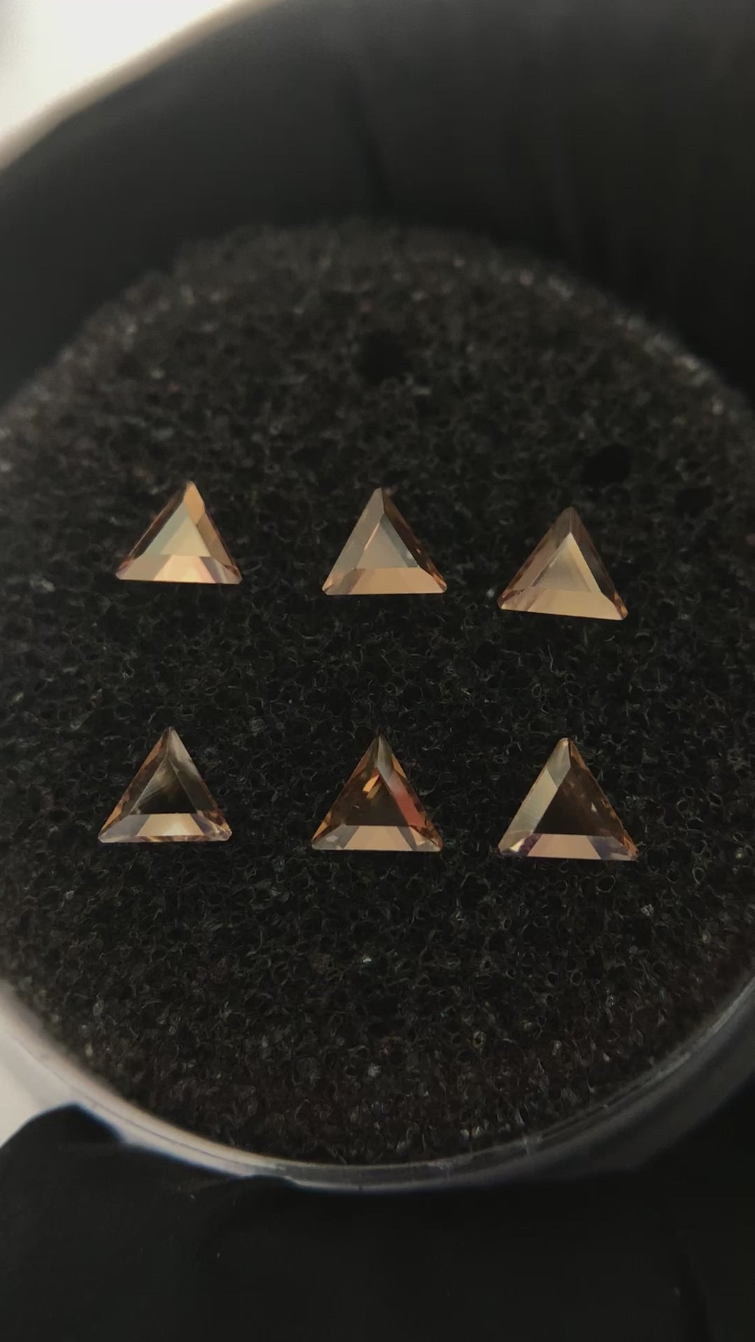 Triángulo Swarovski (2711)- 10 pzs